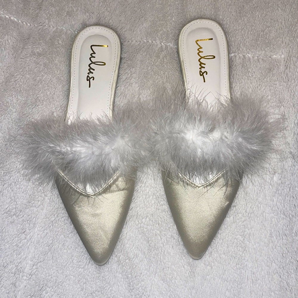 👰🏼‍♀️ Bride LuLu’s feather dressing slippers | size 10| new